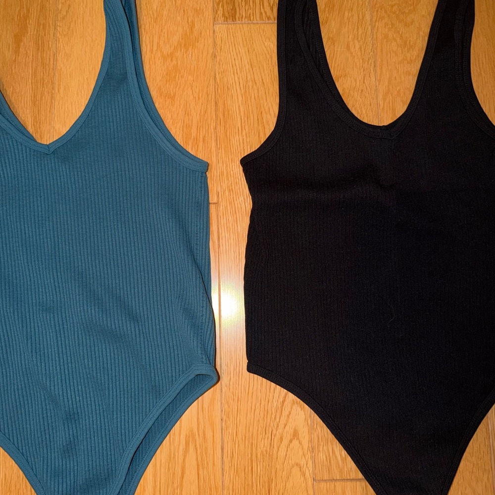 BRAND NEW Set Of 3 Ribbed Bodysuit in Teal, Black & White - Picture 2 of 4